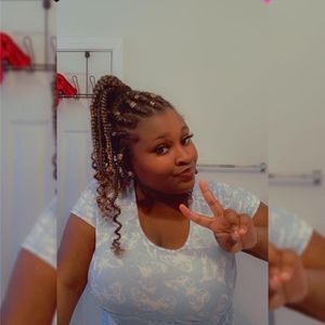 Meet your Posher, Cierra